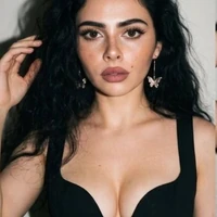 Mia_hot